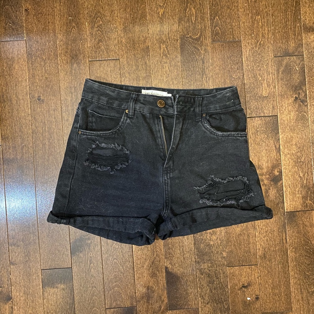 Black ‘mom’ style denim jean